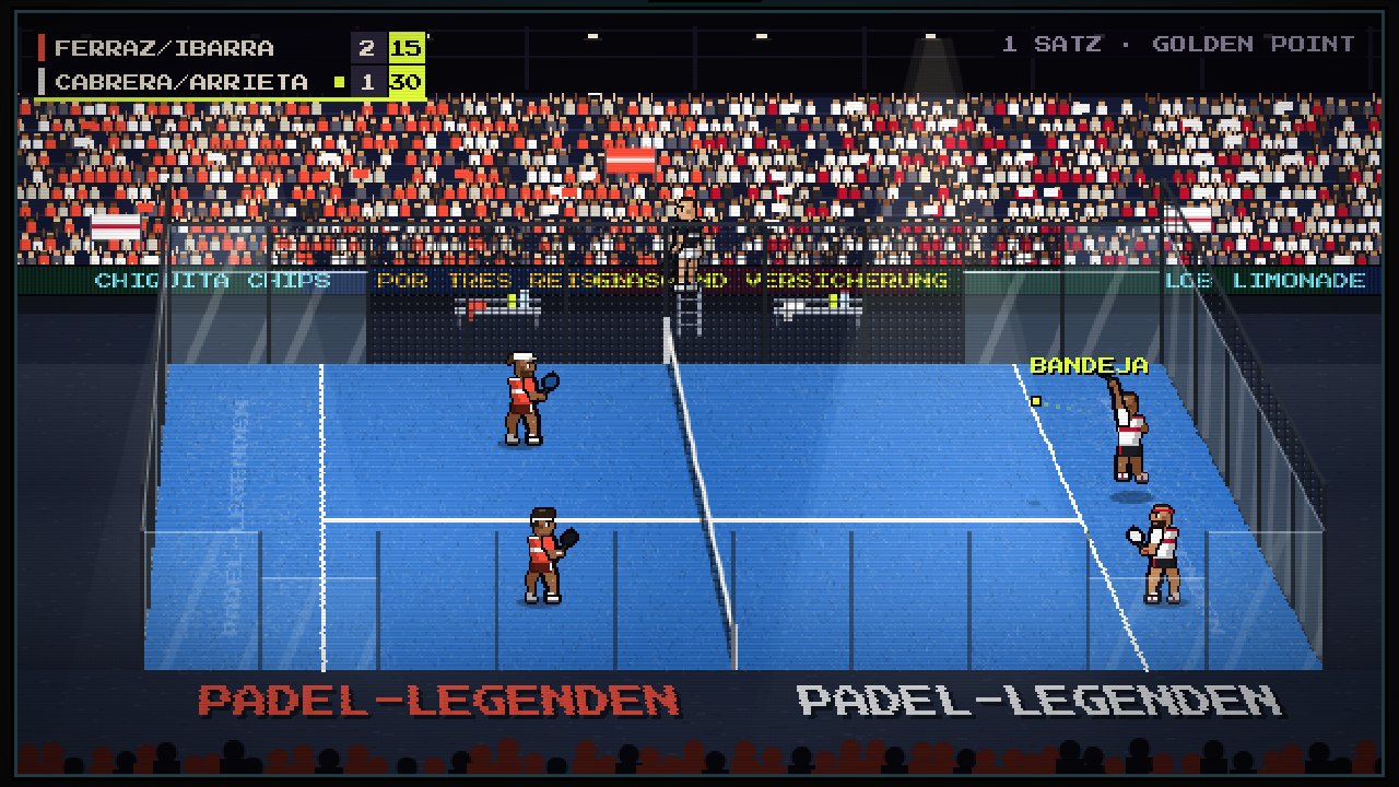 Padel-Ballwechsel in der Arena: vier Pixel-Spieler, Glaswände, Netz und Anzeigetafel